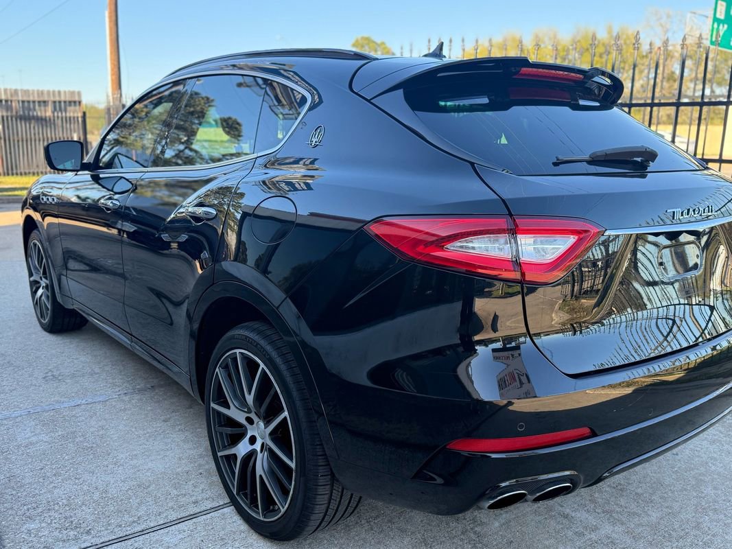 Used 2017 Maserati Levante S AWD/4WD image 2