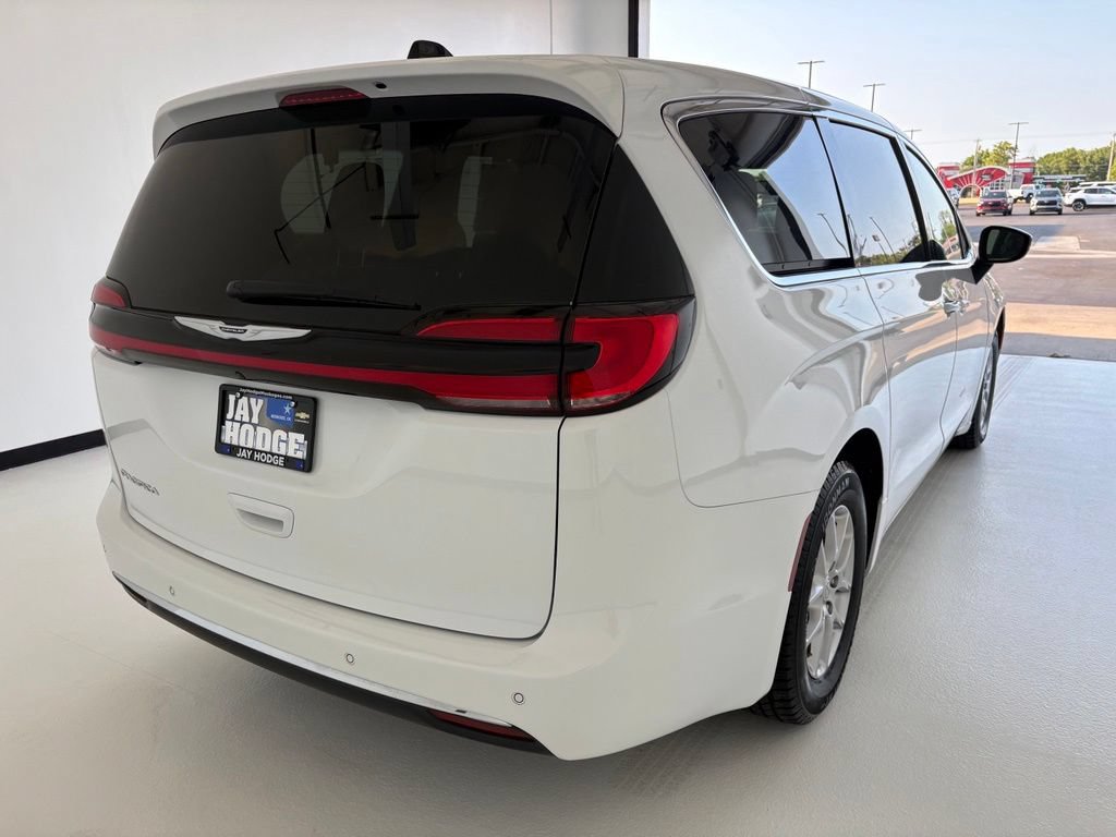 Used 2025 Chrysler Pacifica Select FWD image 23