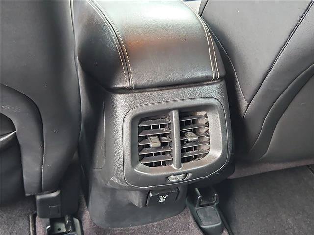 Used 2018 Jeep Cherokee Latitude Plus w/ Comfort/Convenience Group FWD image 16