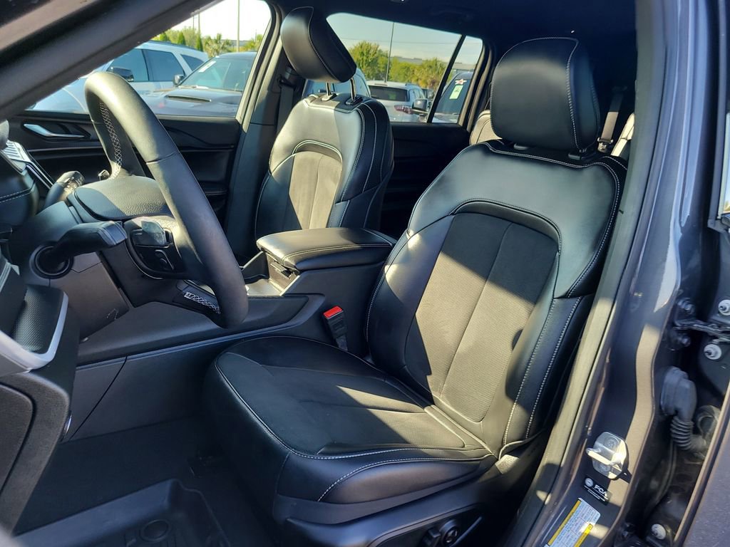 Used 2024 Jeep Grand Cherokee L Laredo RWD image 18