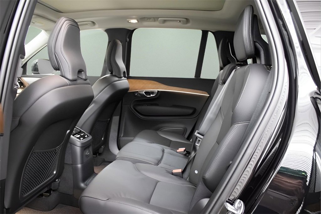 Certified 2025 Volvo XC90 T8 Plus image 29