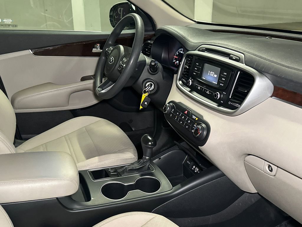 Used 2017 Kia Sorento LX image 10