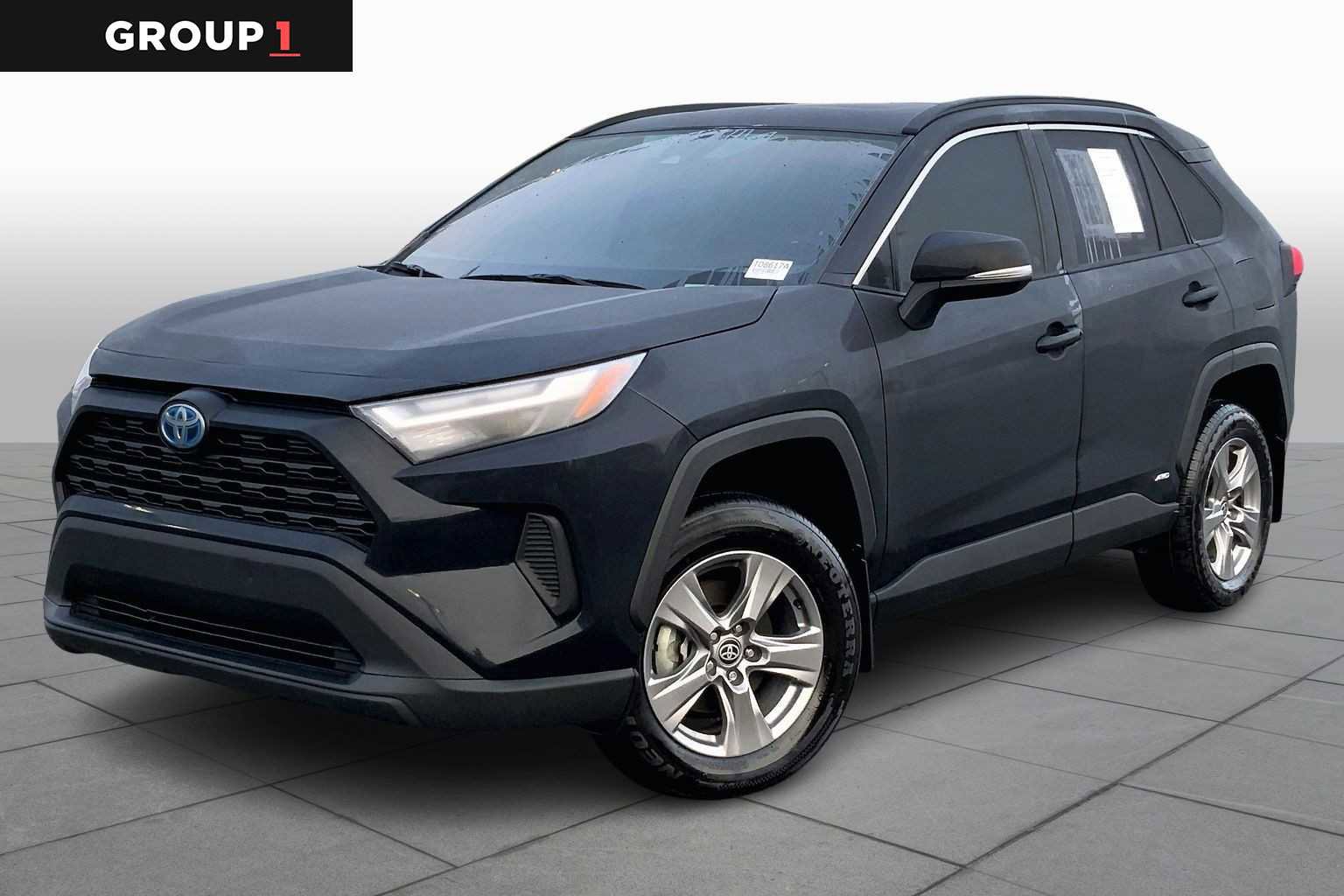 Used 2024 Toyota RAV4 XLE w/ Convenience Package image 1