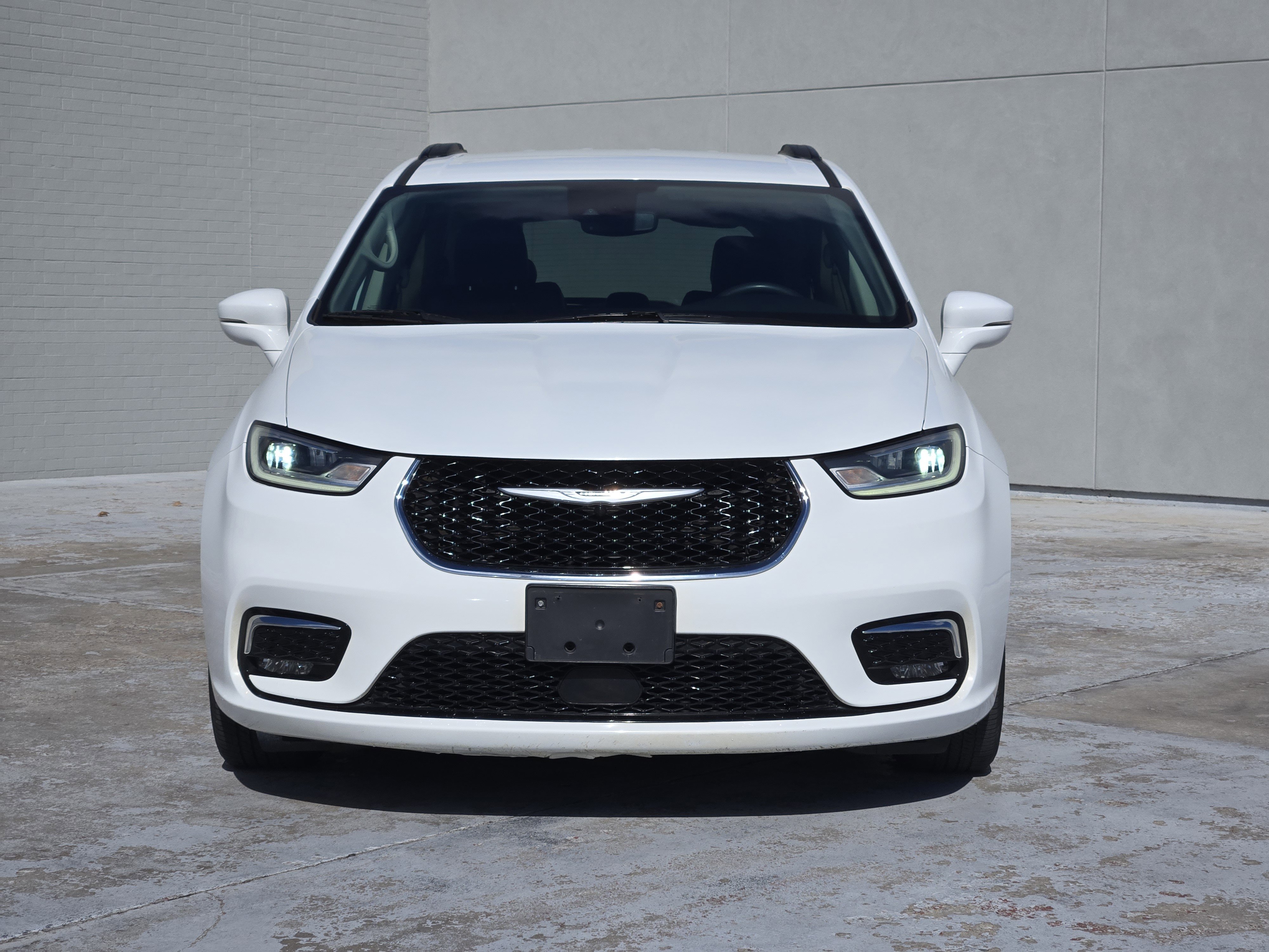 Used 2022 Chrysler Pacifica Touring-L FWD image 3