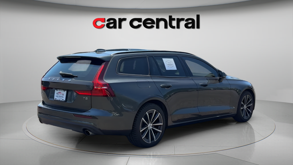 Used 2021 Volvo V60 T5 Momentum FWD image 5