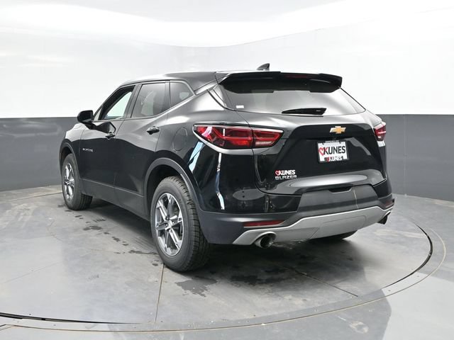 Used 2025 Chevrolet Blazer LT FWD image 12