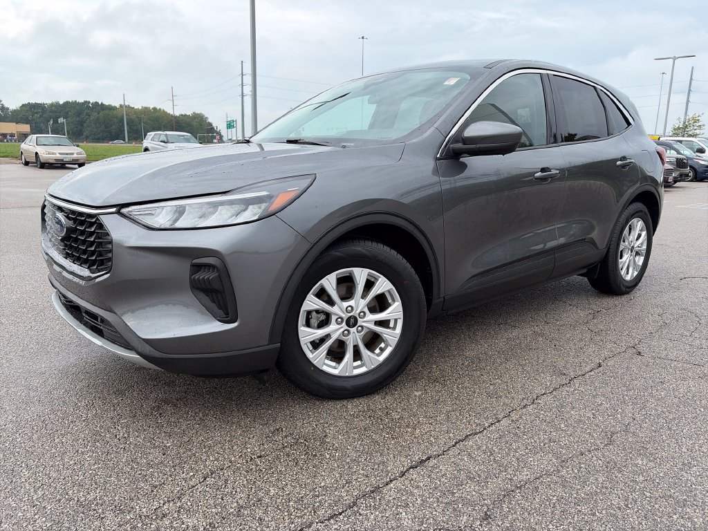 Used 2023 Ford Escape Active w/ Tech Pack #2 FWD image 3