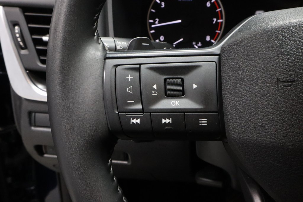 Certified 2025 Nissan Rogue SV image 28