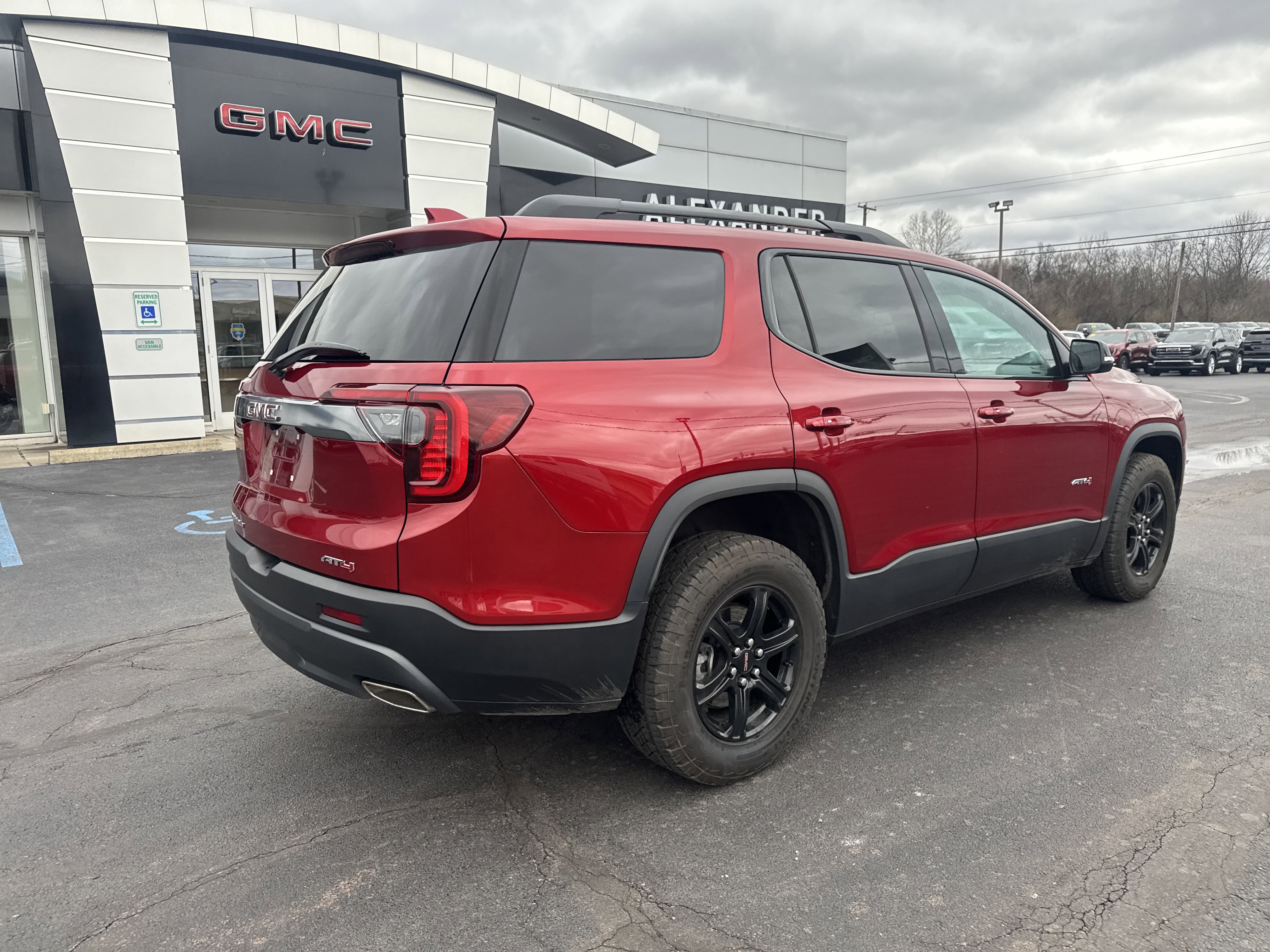 Used 2023 GMC Acadia AT4 w/ Preferred Package video 3
