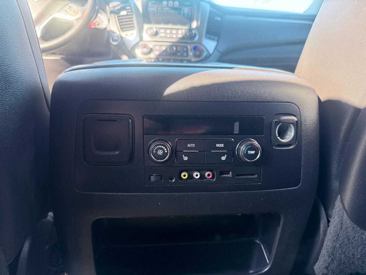 Used 2015 Chevrolet Suburban LTZ image 21