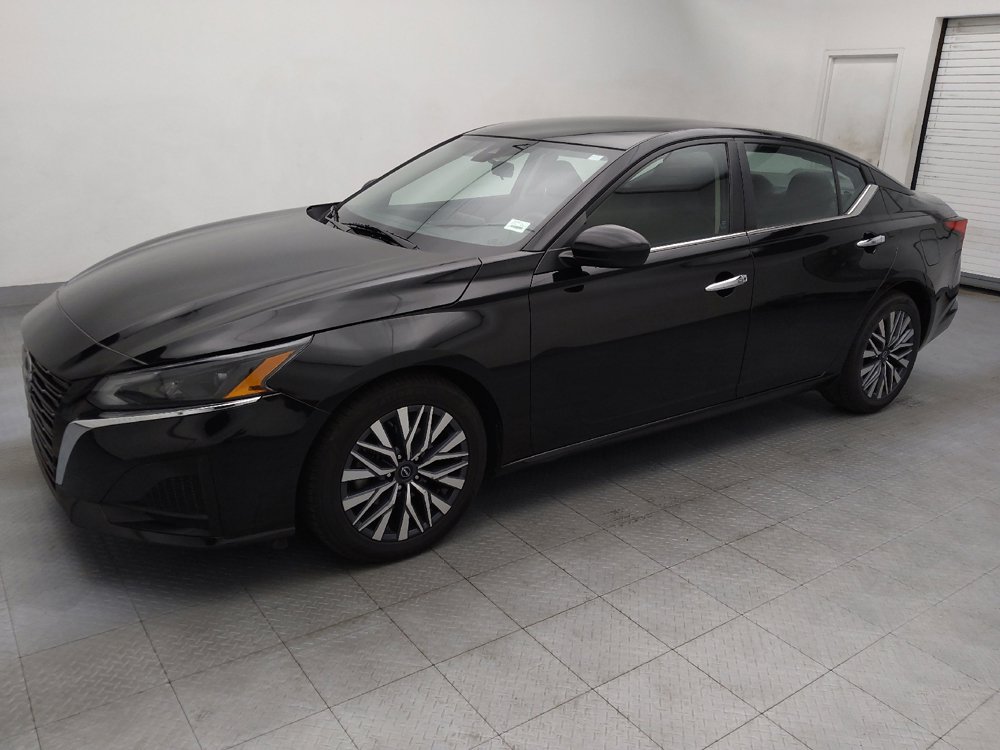 Used 2023 Nissan Altima 2.5 SV image 2