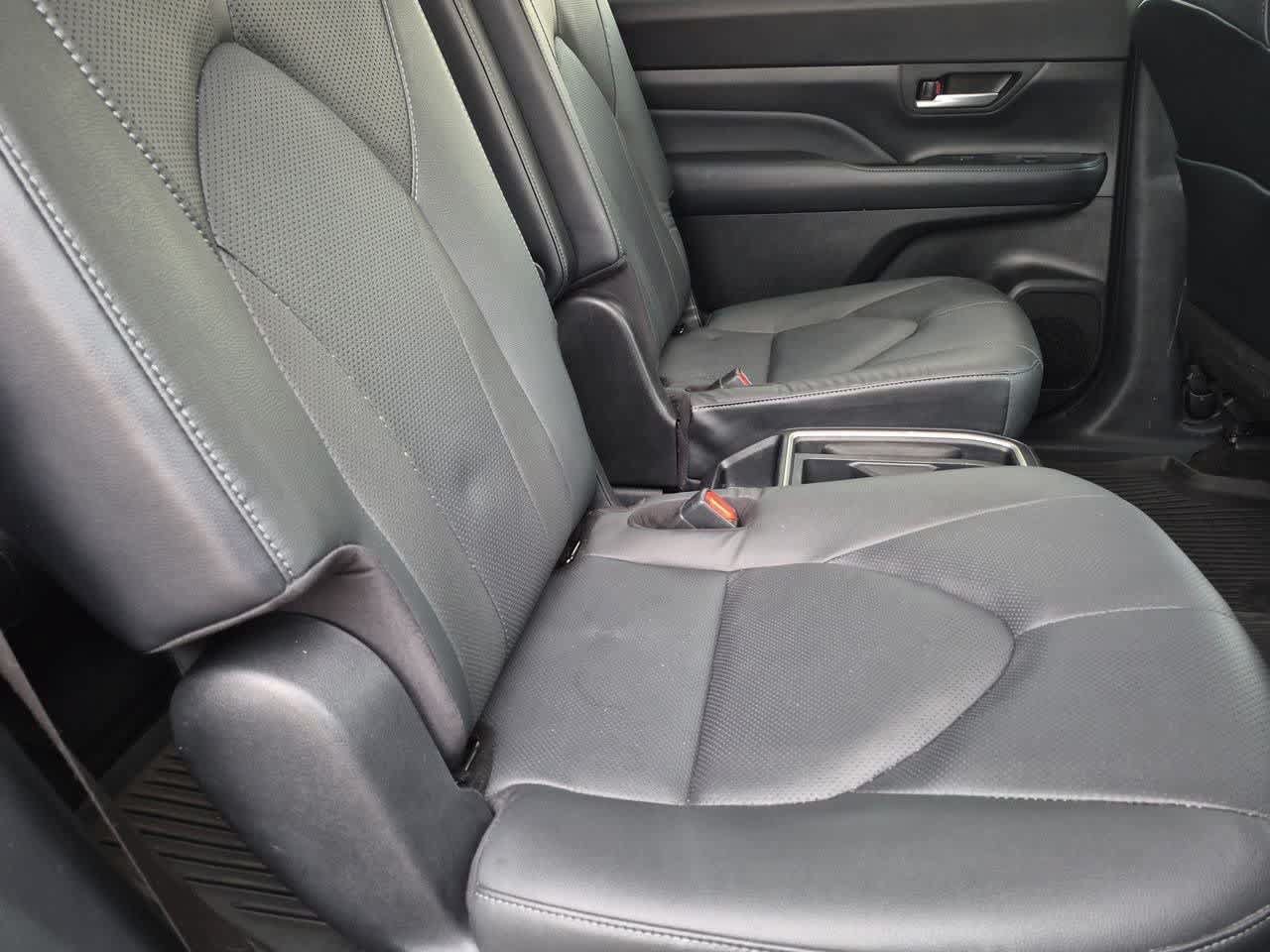 Used 2024 Toyota Grand Highlander AWD image 13
