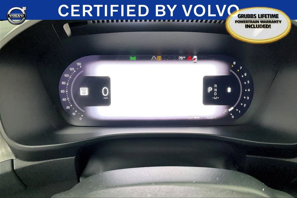 Used 2023 Volvo XC40 B4 Plus image 26