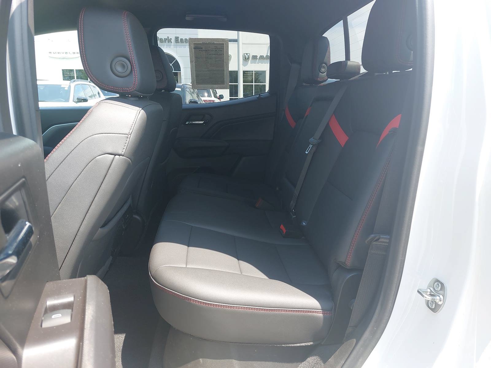 Used 2025 Chevrolet Colorado Z71 w/ Technology Package AWD/4WD image 13
