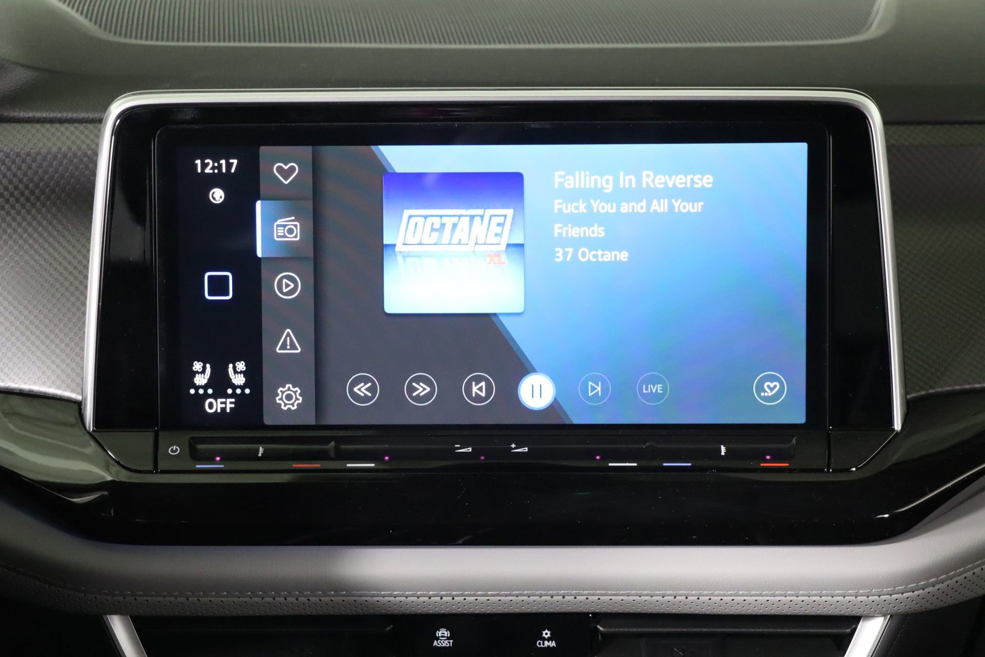 Used 2025 Volkswagen Atlas Peak Edition SE image 33