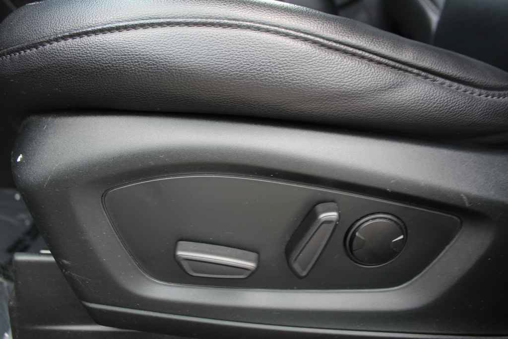 Used 2020 Ford Explorer XLT w/ Equipment Group 202A AWD/4WD image 25