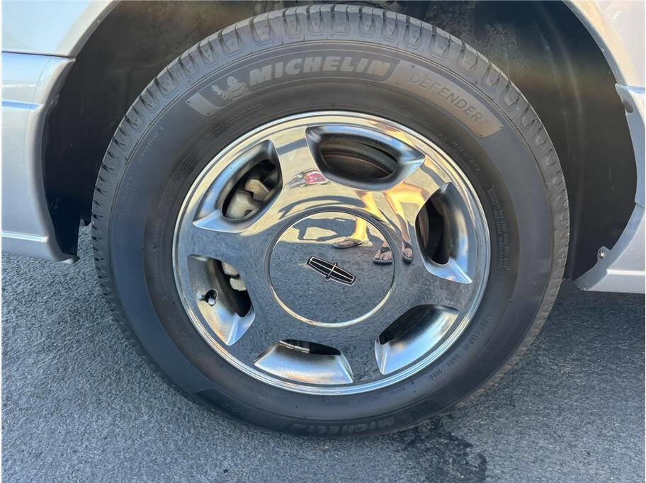 Used 2000 Lincoln Continental Base 4dr Sedan image 16