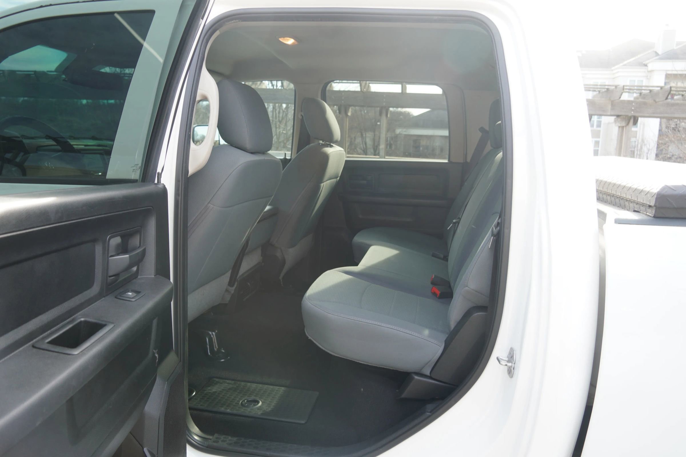 Used 2018 RAM 3500 Tradesman w/ Chrome Appearance Group image 33