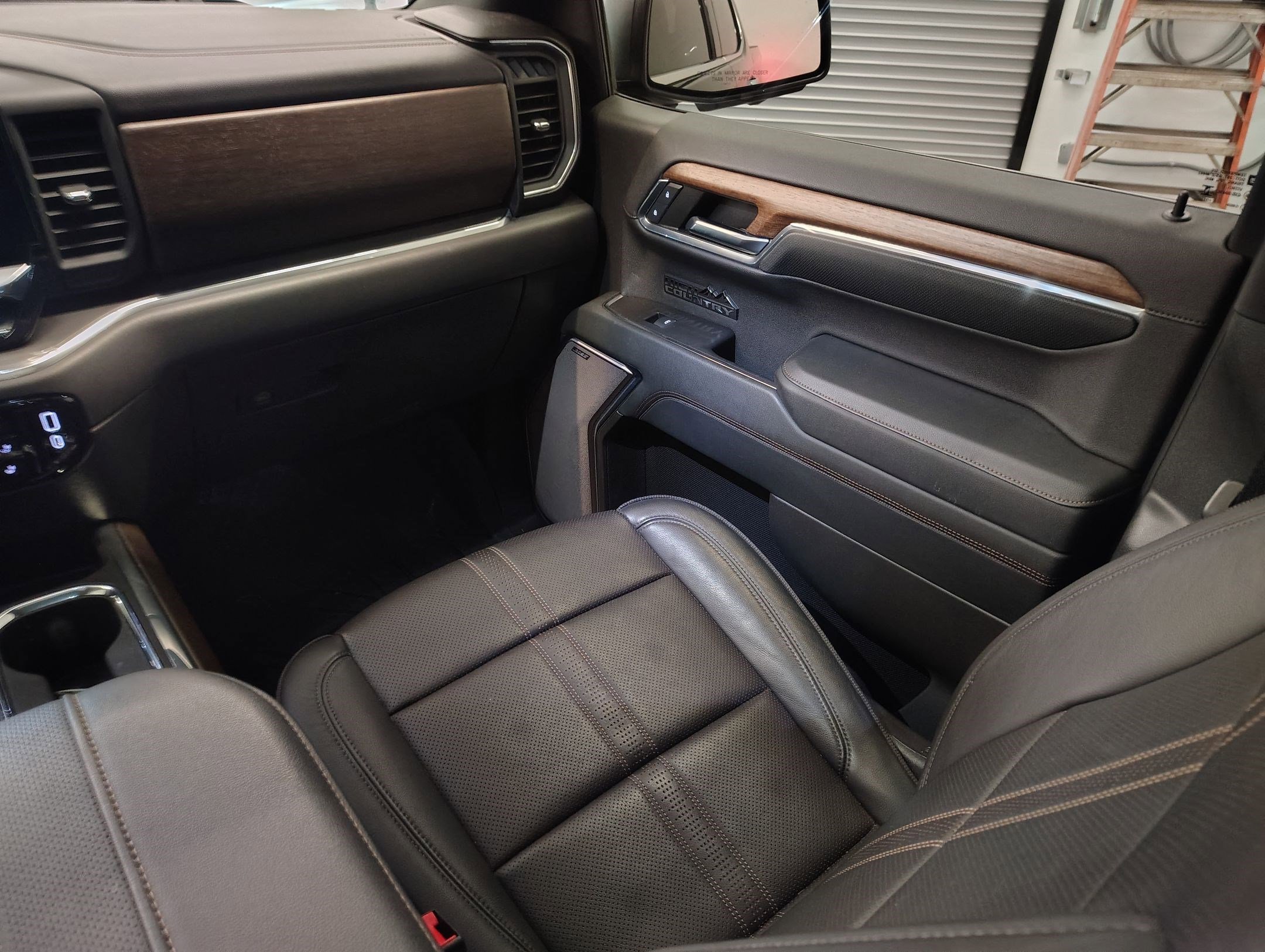 Used 2023 Chevrolet Silverado 1500 High Country w/ High Country Premium Package image 28