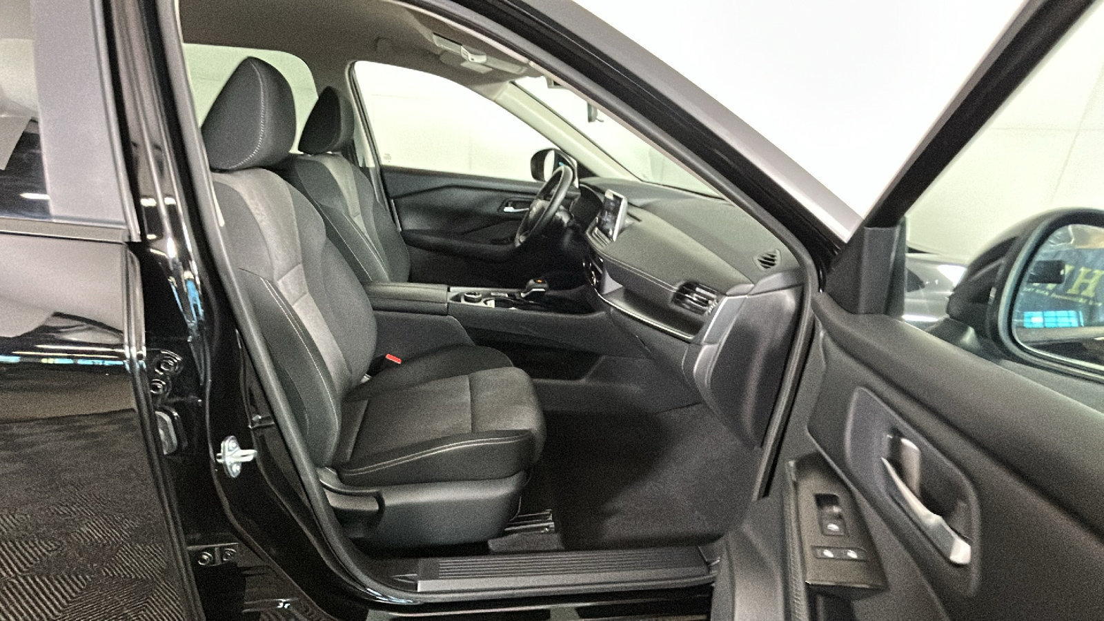 Used 2026 Nissan Rogue SV AWD/4WD image 36