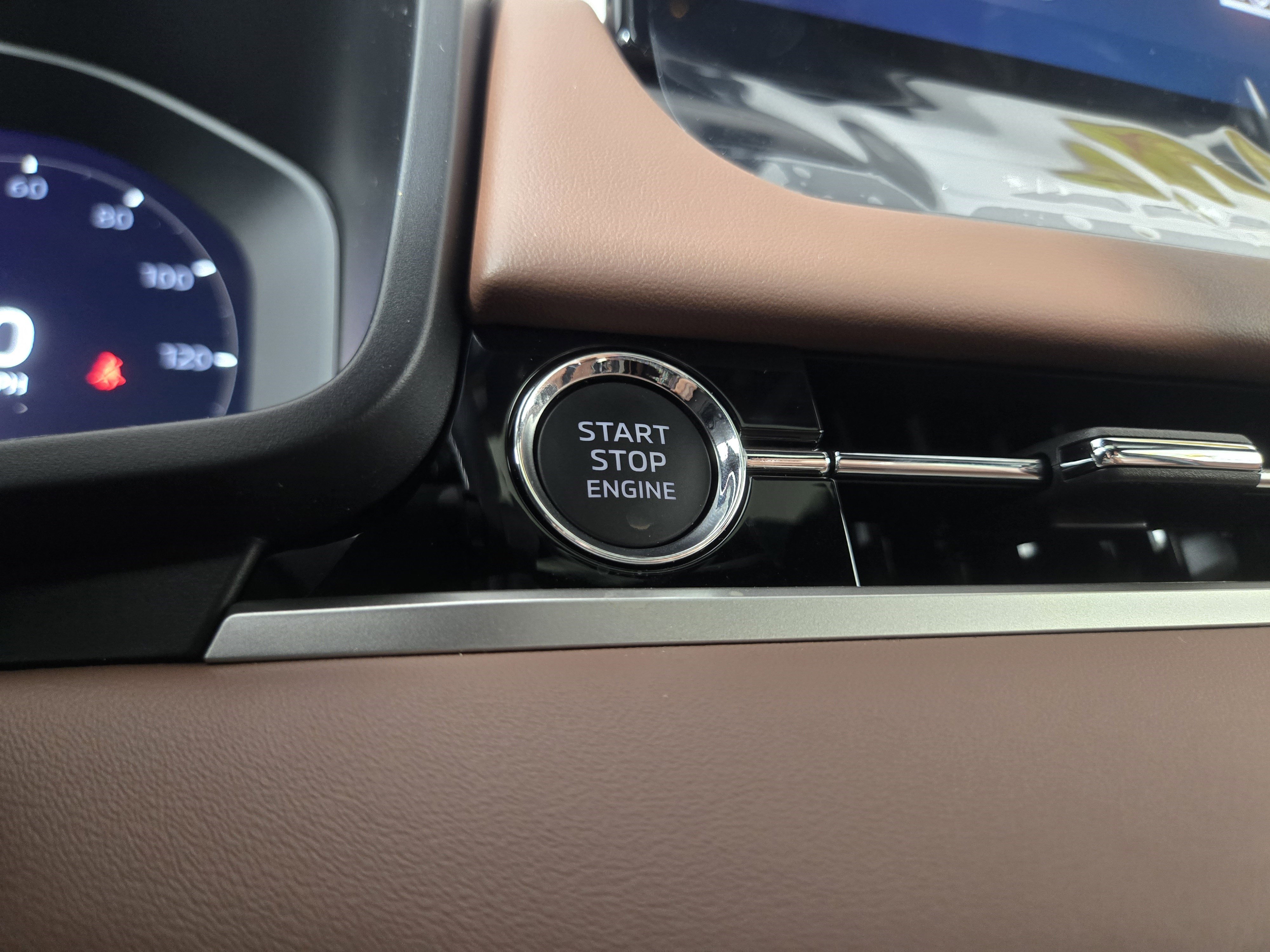 New 2025 Mitsubishi Outlander SEL image 25