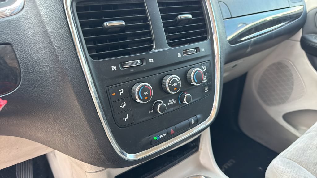 Used 2014 Dodge Grand Caravan SXT FWD image 27