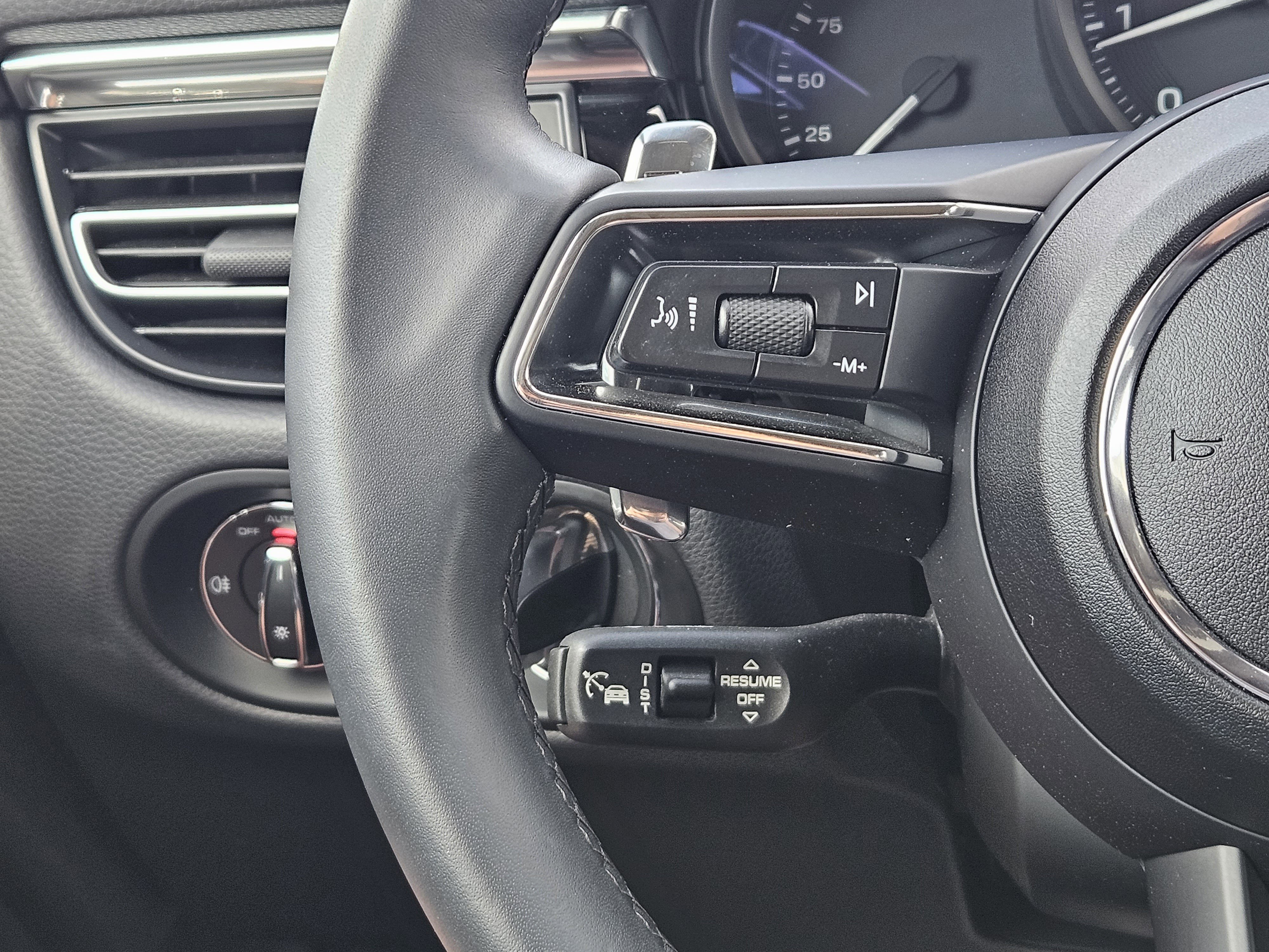 Certified 2025 Porsche Macan image 26