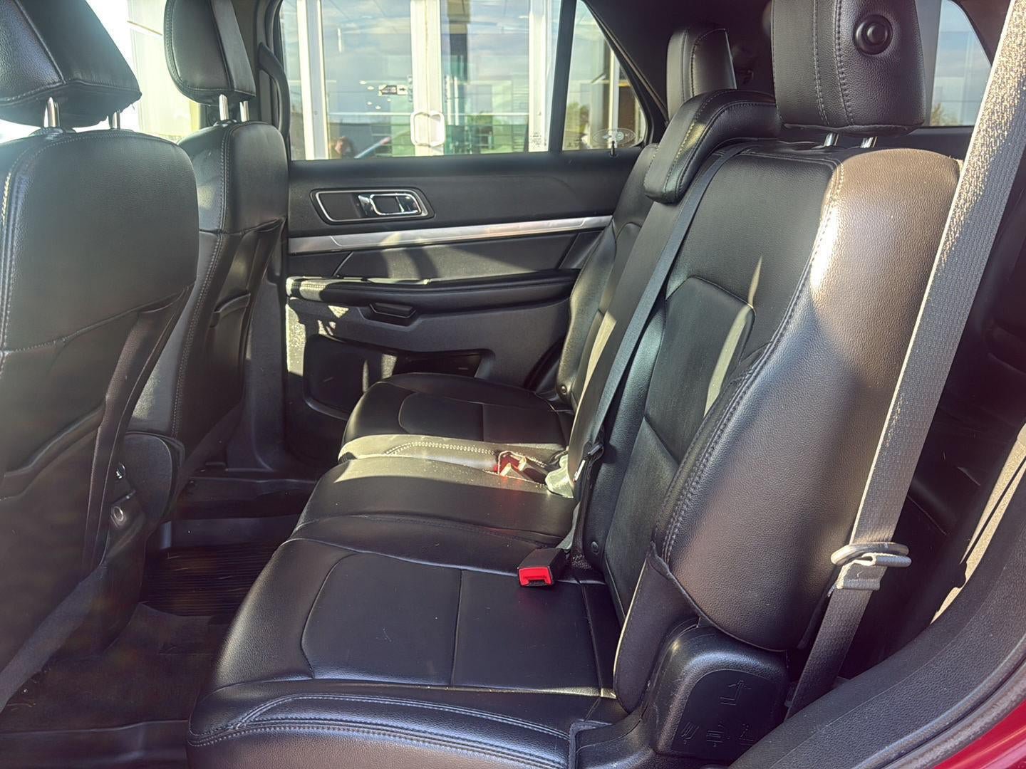 Used 2018 Ford Explorer XLT w/ Equipment Group 202A AWD/4WD image 13