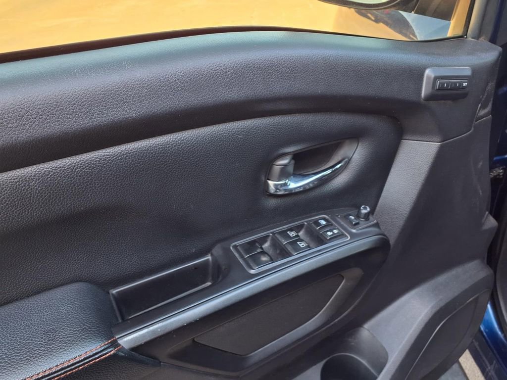 Used 2021 Nissan Titan PRO-4X w/ Pro-4x Convenience Package AWD/4WD image 9