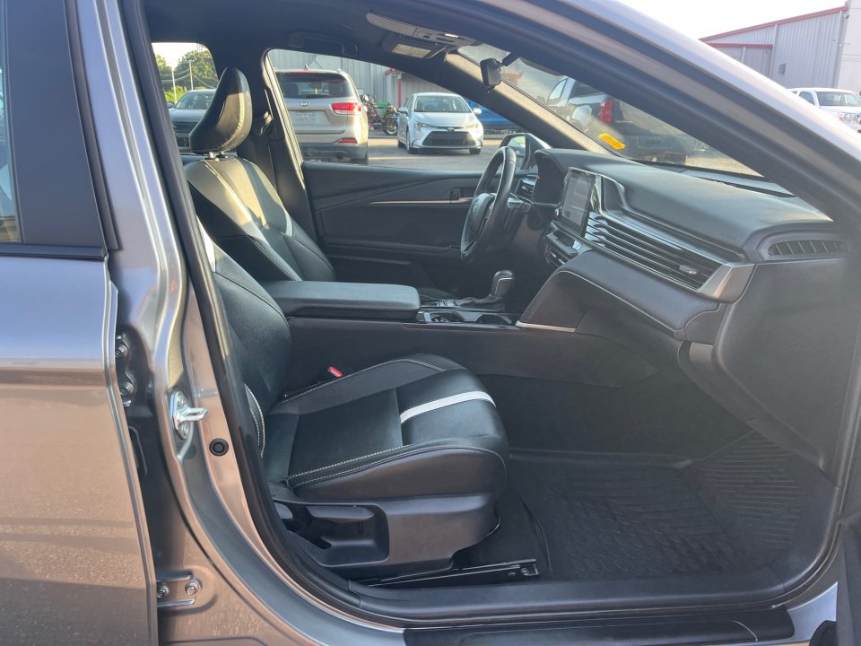 Used 2026 Toyota Camry SE FWD image 30