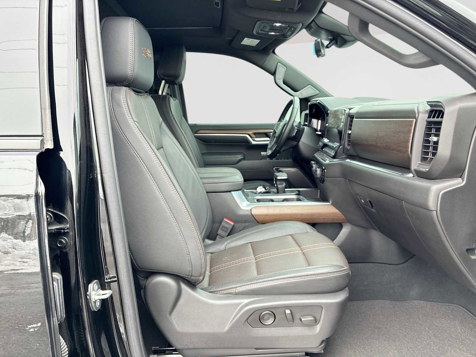 Certified 2024 Chevrolet Silverado 1500 High Country w/ Technology Package image 29