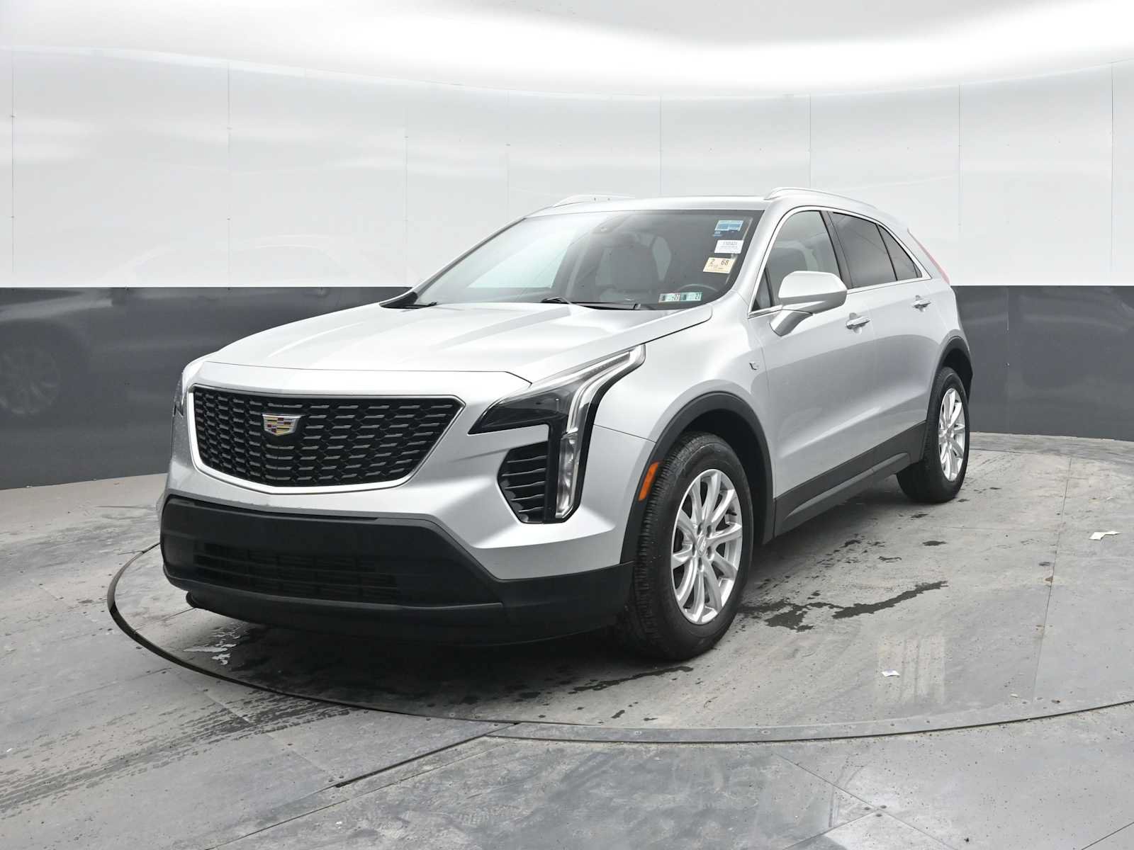 Used 2019 Cadillac XT4 Luxury w/ Cold Weather Package AWD/4WD image 5
