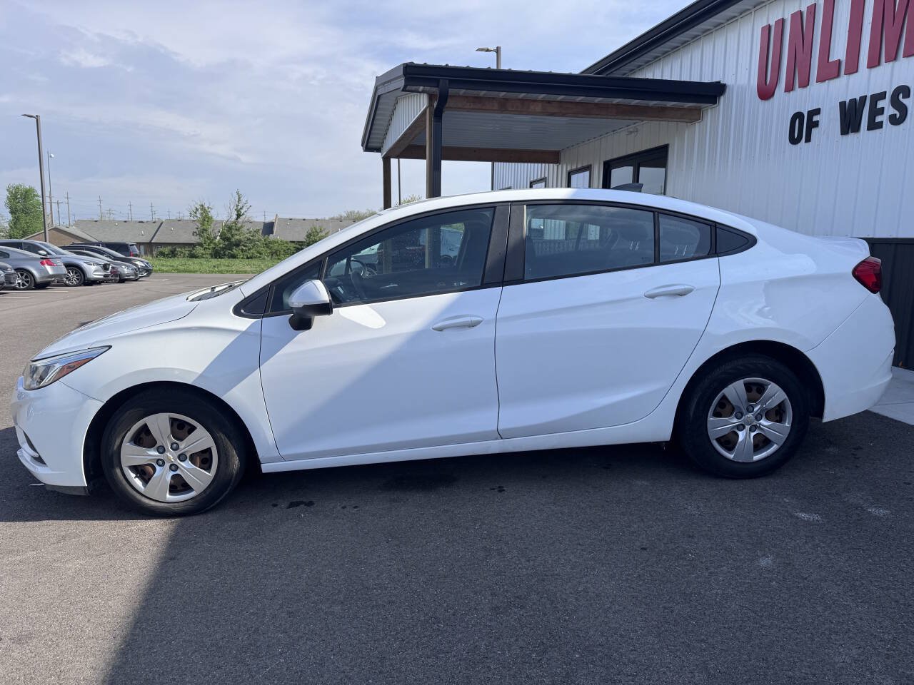 Used 2018 Chevrolet Cruze LS FWD image 9