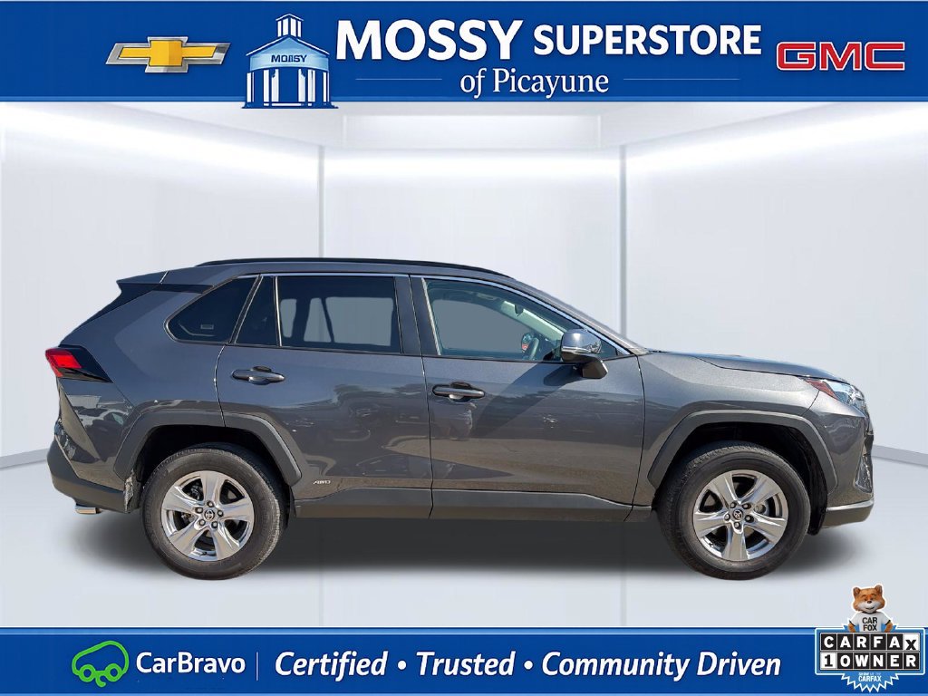 Used 2025 Toyota RAV4 XLE AWD/4WD image 7