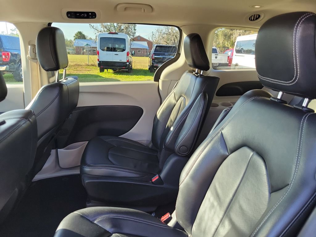 Used 2022 Chrysler Pacifica Touring-L image 31