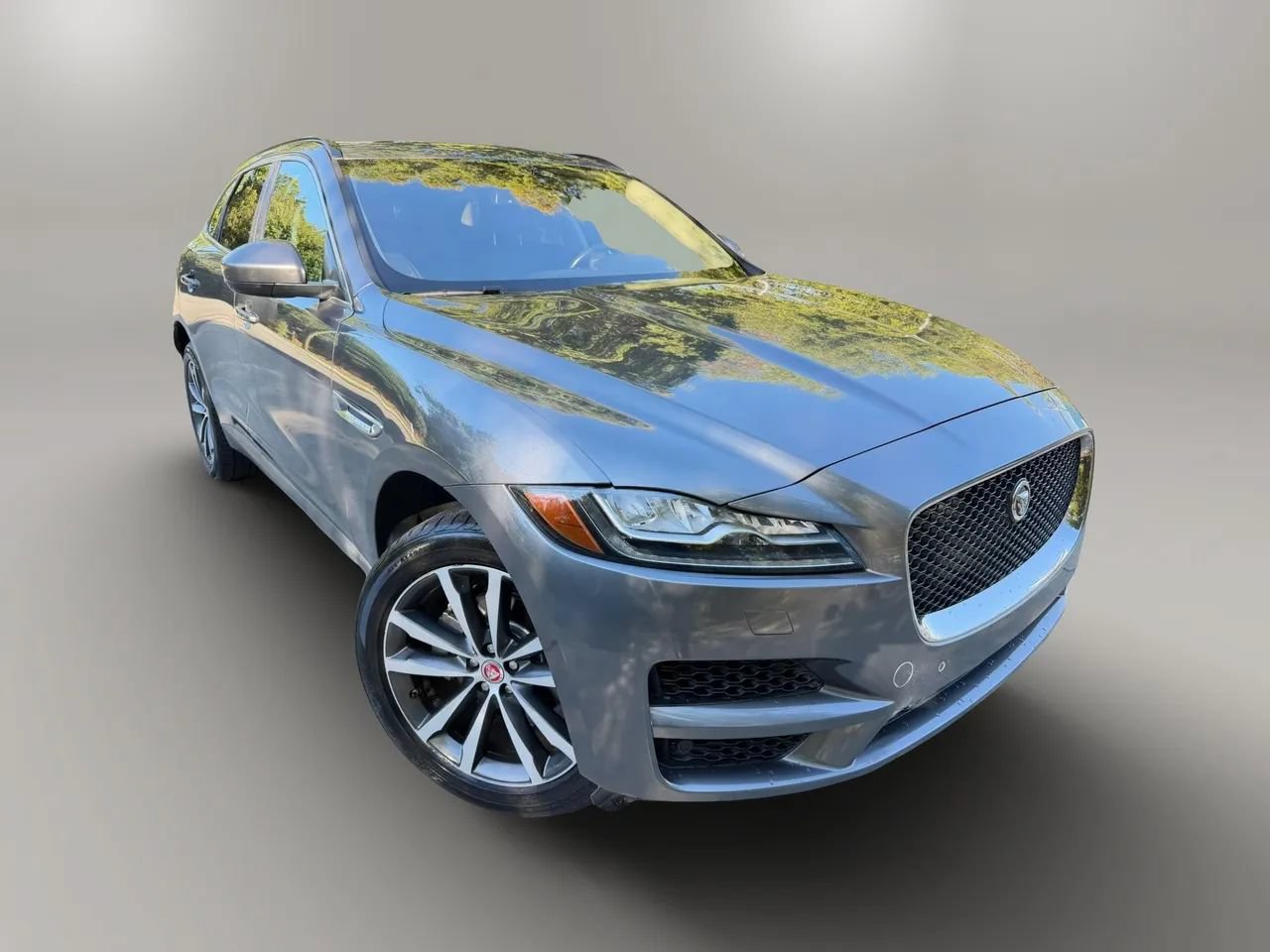 Used 2018 Jaguar F-PACE Prestige AWD/4WD image 2