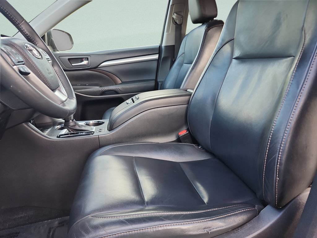 Used 2015 Toyota Highlander XLE FWD image 21