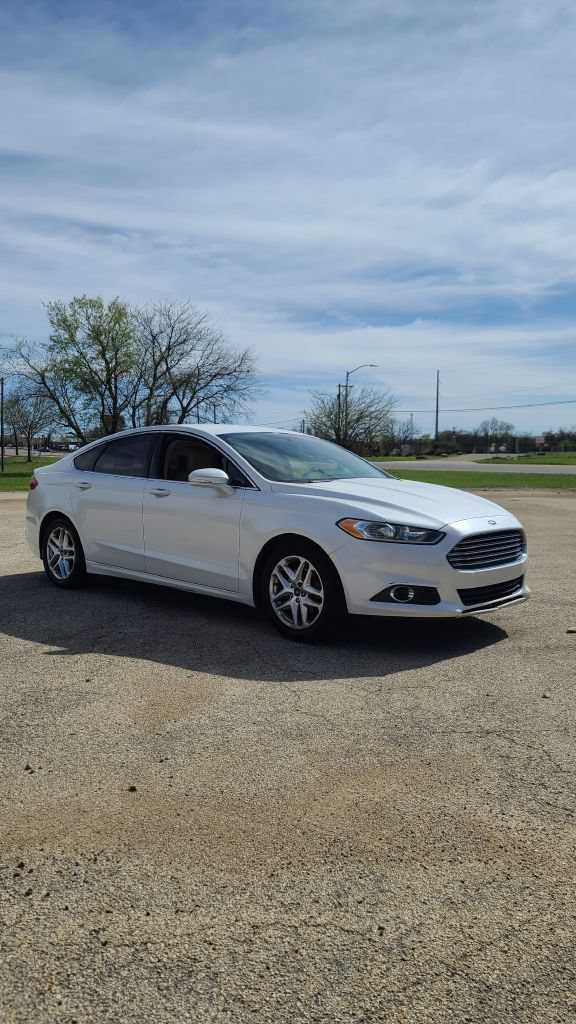 Used 2013 Ford Fusion SE FWD image 2
