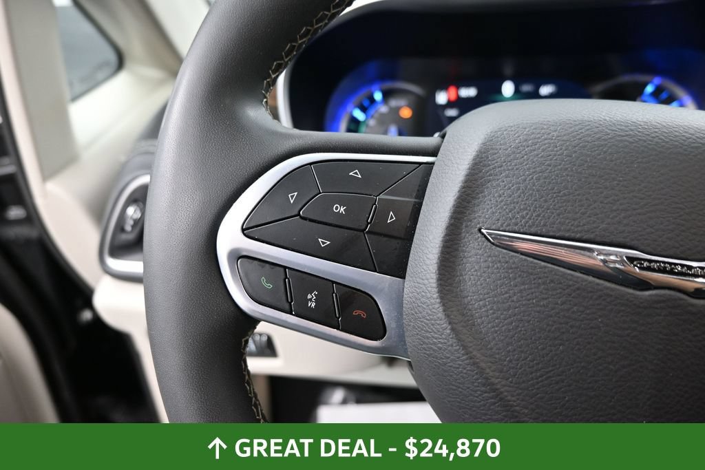 Used 2023 Chrysler Pacifica Limited FWD image 37