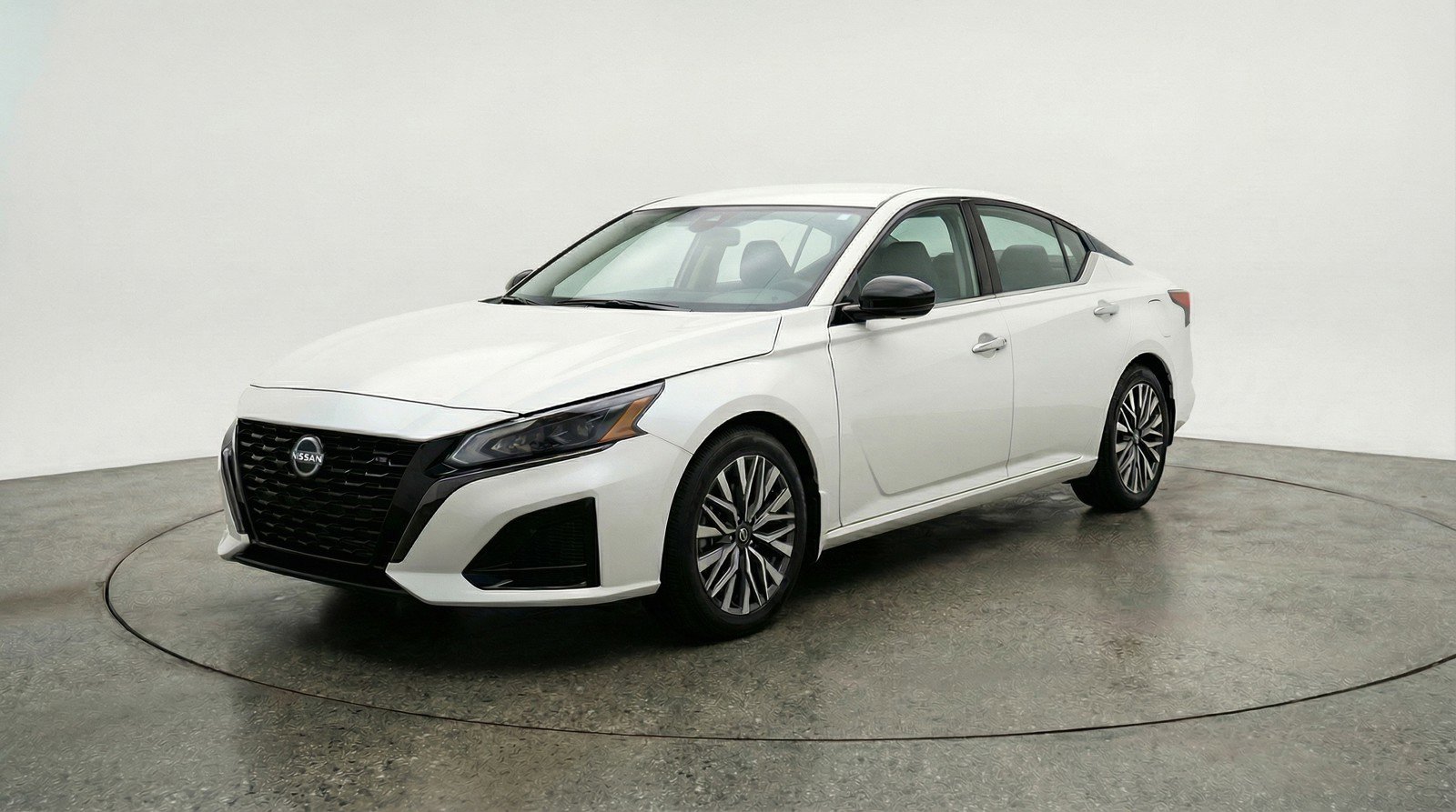 Used 2025 Nissan Altima 2.5 SV FWD image 3