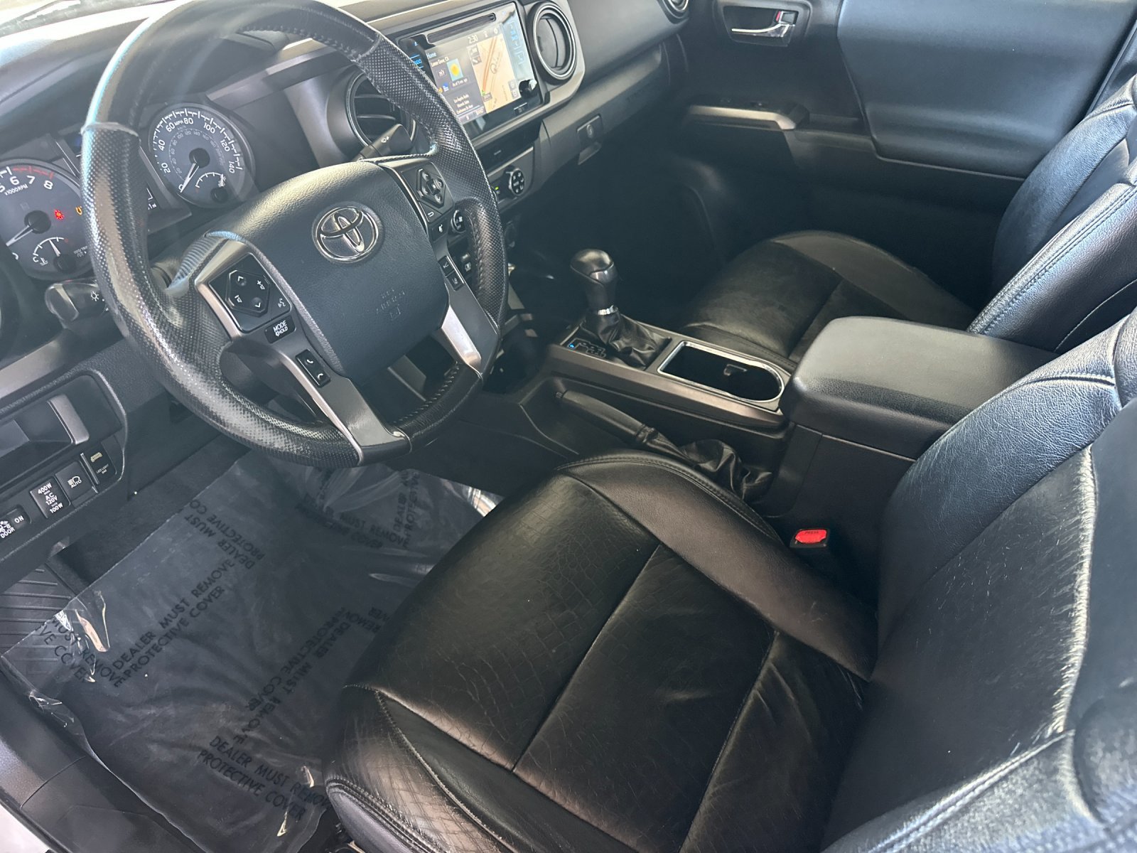 Used 2018 Toyota Tacoma TRD Off-Road w/ Technology Package AWD/4WD image 9