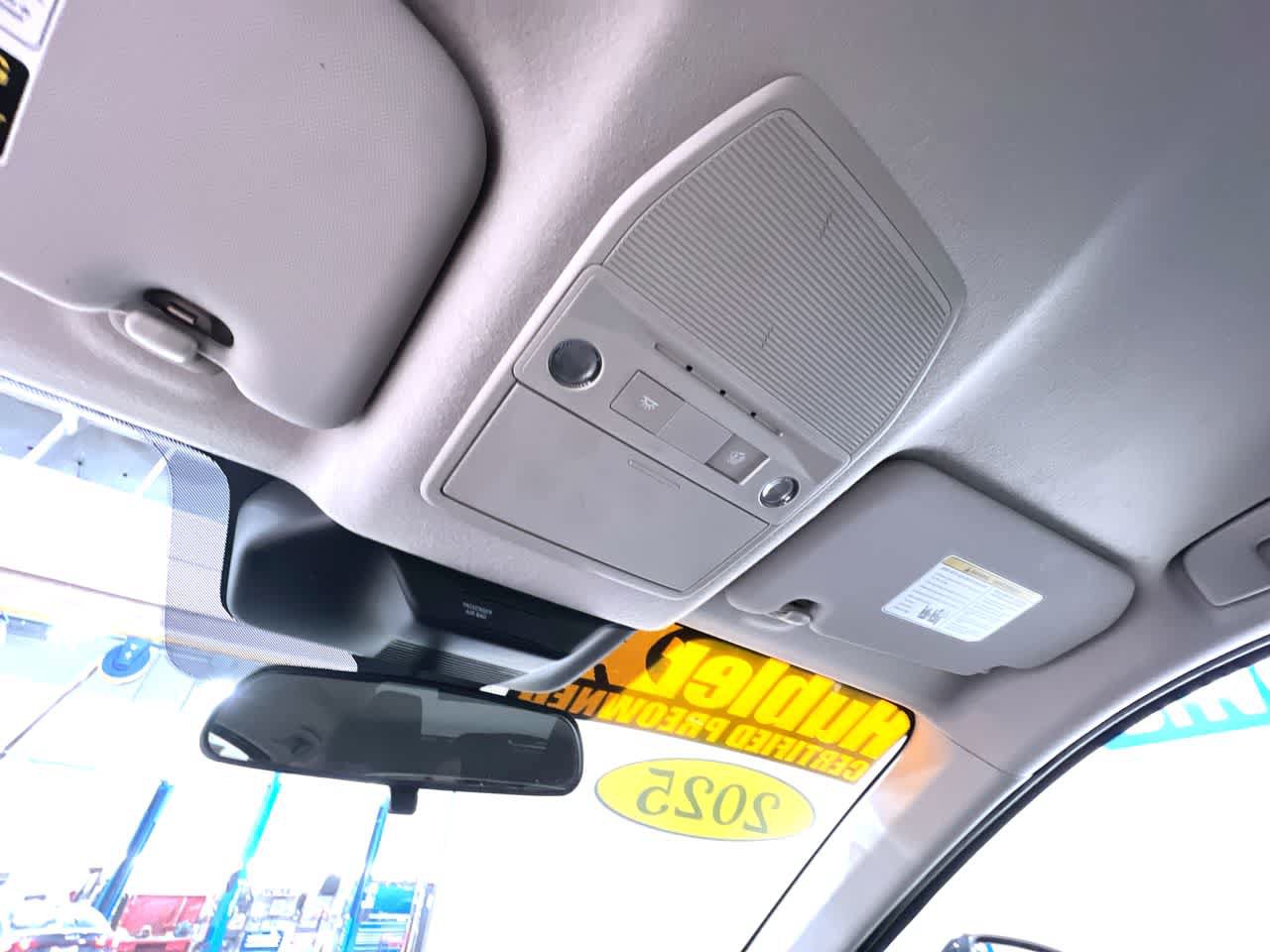Used 2025 Nissan Kicks SR FWD image 31