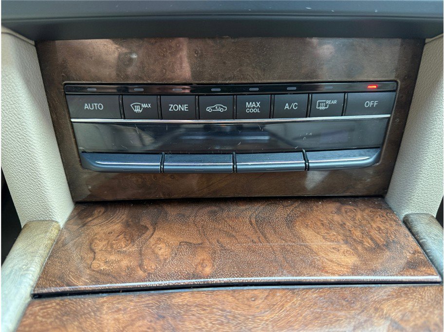 Used 2010 Mercedes-Benz E 350 4MATIC Sedan image 21