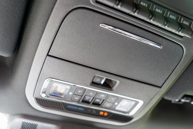 Used 2025 Ford F350 Platinum w/ FX4 Off-Road Package image 42