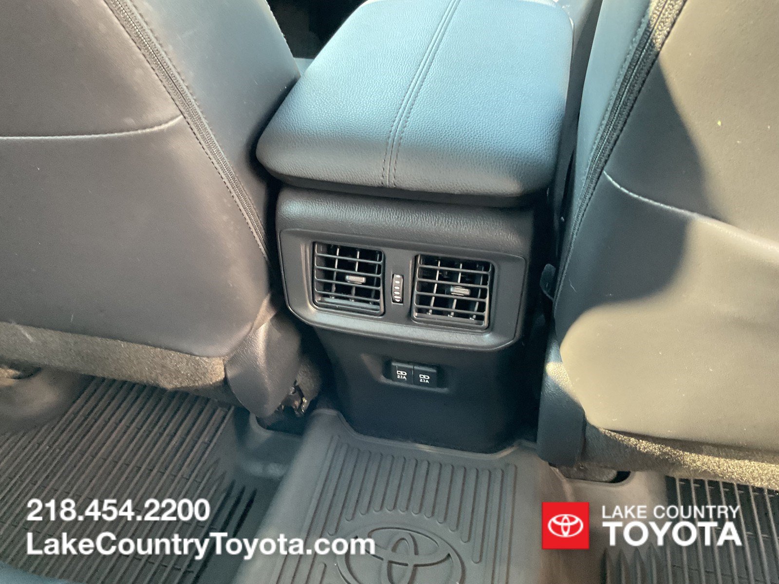 Used 2021 Toyota RAV4 Limited w/ Limited Grade Weather Package AWD/4WD image 18
