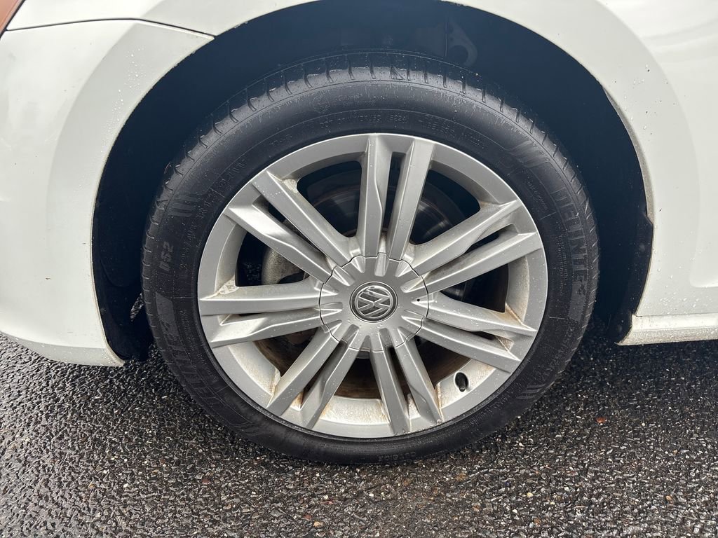 Used 2016 Volkswagen Golf SE image 11