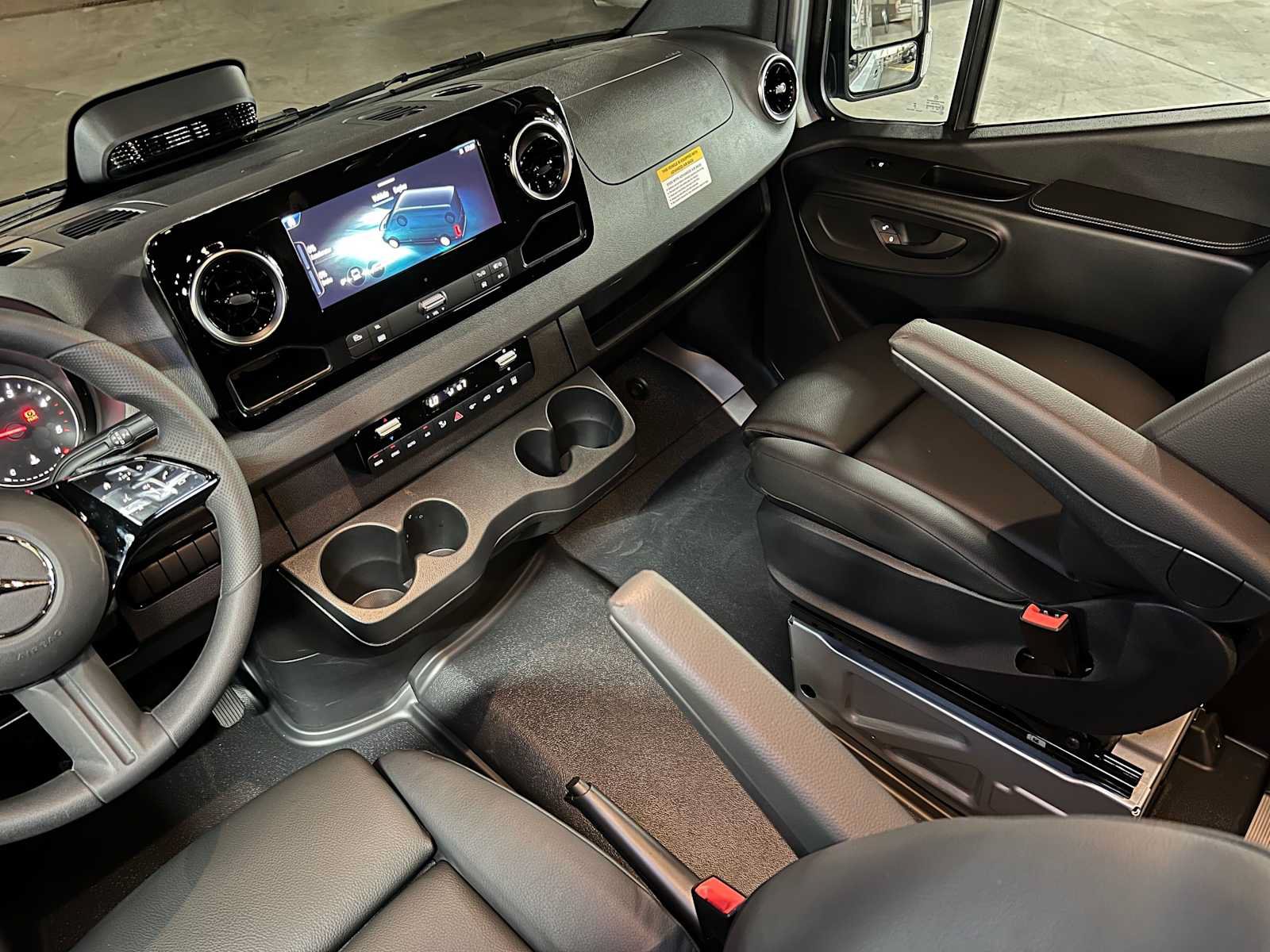 Used 2025 Mercedes-Benz Sprinter 2500 image 39