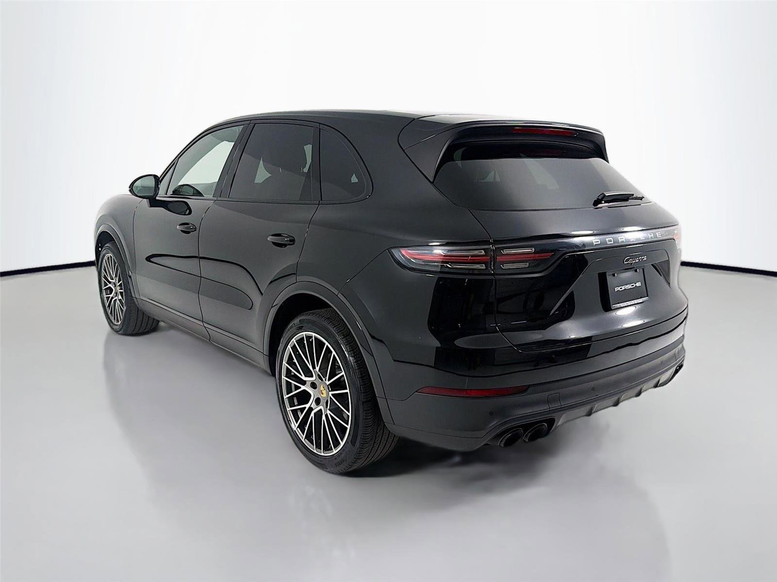 Certified 2023 Porsche Cayenne Platinum Edition AWD/4WD image 3