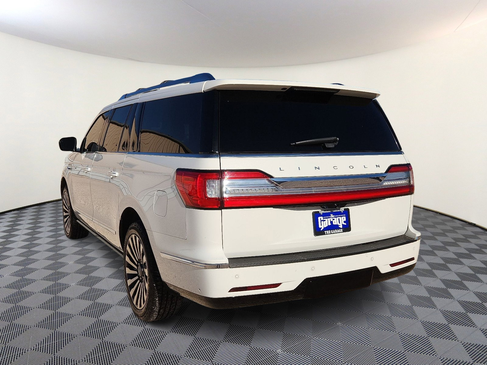Used 2021 Lincoln Navigator L Reserve w/ Luxury Package image 3