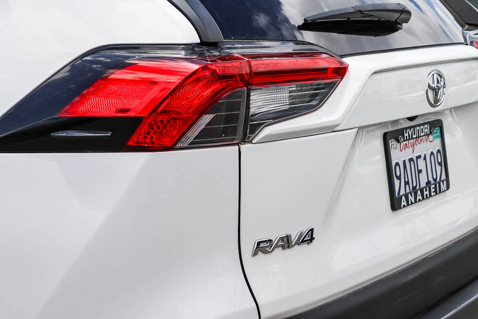 Used 2022 Toyota RAV4 XLE w/ Convenience Package FWD image 9